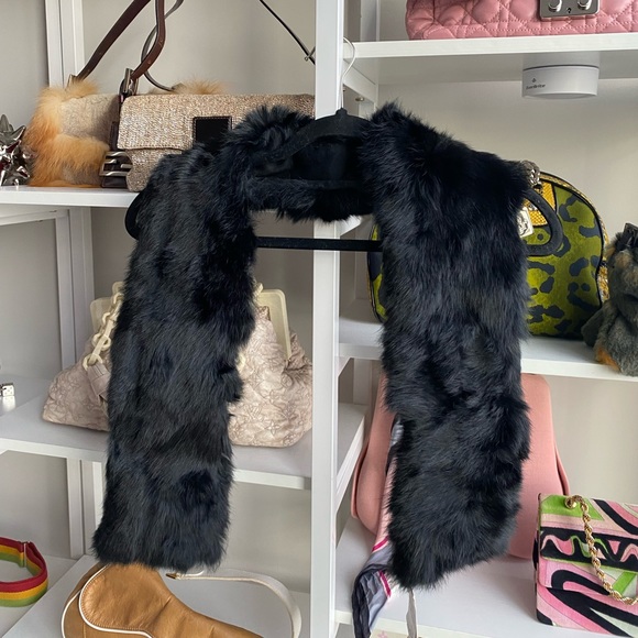 Adrienne Landau Rabbit Fur Black Scarf 🐧 - Picture 1 of 7